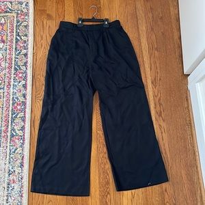 Abercrombie & Fitch black wide leg trousers. NWT. Size Medium Short